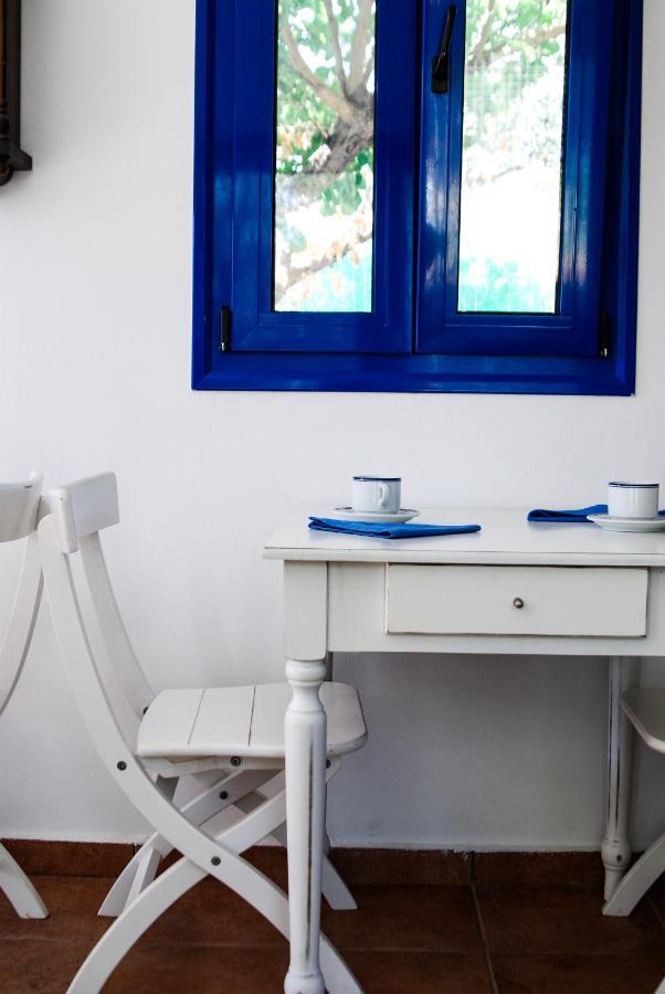 לרדוס Katikies Studios & Apartments מראה חיצוני תמונה